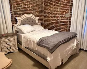 The Castle - Downtown Shopping and Eating easy pleasant walk - Oneonta - Habitación