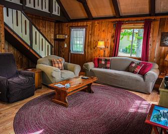 Breathtaking Dog friendly chalet within walking distance of all amenities - Pine Mountain - Sala de estar