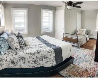 Lovely 2/2 bedroom home near Hershey - Palmyra - Bedroom