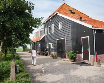 Farm Overleekerhoeve - Monnickendam - Edificio