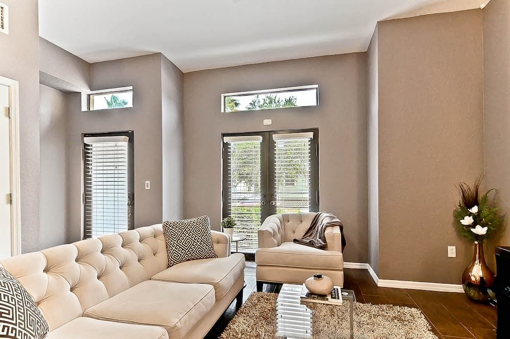 Affordable Modern Luxury - 2 Bd / 2 Baths In Ybor City - Downtown Tampa - تامبا - غرفة معيشة