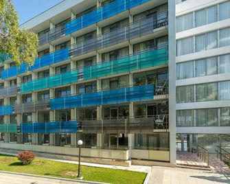 Hotel Semiramis - Saturn - Building