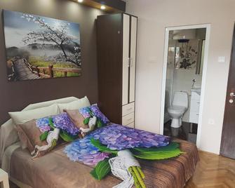 Apartments Vila Galileo - Budva - Yatak Odası