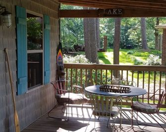 Waterfont, Rustic, Cabin with Kayak Access- in Perfect Location! - Milledgeville - Balkon