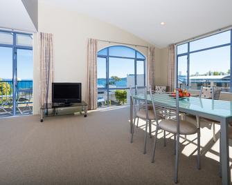 Sails on The Lake - טאופו - חדר אוכל