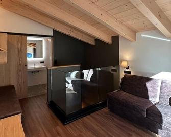 Apartment Zwölfer, shower, WC, Deluxe - Dorferwirt - Bramberg am Wildkogel - Wohnzimmer