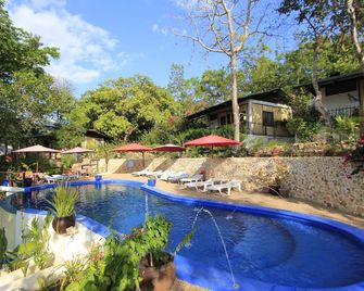 Discovery Island Resort - Coron - Piscina