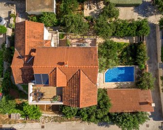 Holiday Home Lukrecia, for 9, Private Po - Supetar