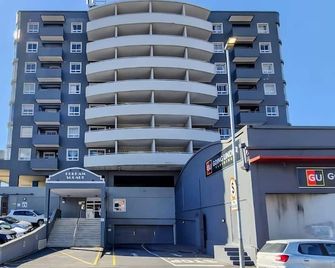 Central Head Rest - Perfect Pop in spot - Cape Town - Building