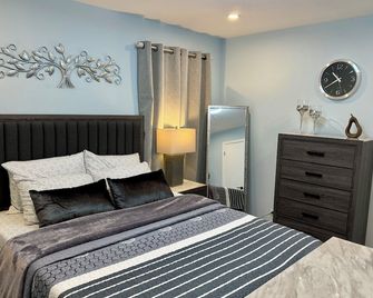 Cozy cape cod - Feels like home Skokie with WiFi and AC - Skokie - Bedroom