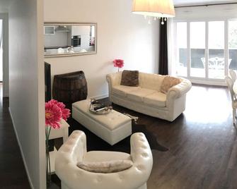 Apart Near Airport, Palexpo, Un, Who, Icrc, Ilo, Cern, Arena / 3 Beds - 2 Baths - Ferney-Voltaire - Living room