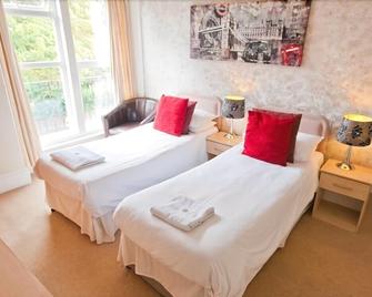 Kantara Guest House - בורנמאות' - חדר שינה