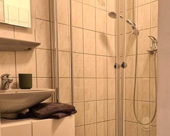 Reimann's Ferienwohnungen - Emden - Bathroom