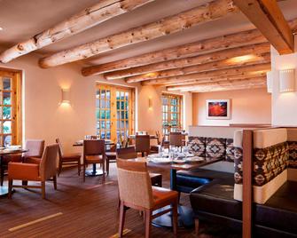 كورتيارد باي ماريوت ليك باول - باج - مطعم