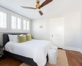 Prime Location! Mins to Broadway, 2nd Ave, Vanderbilt, St Thomas - Free Parking! - Nashville - Habitación