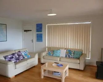 Island View 2 - Coffin Bay - Living room