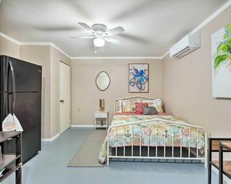 4 Mi to Beaches Cozy Studio in Port Richey! - Port Richey - Bedroom