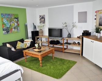 Quiet, cozy, modern equipped apartment - Burgschwalbach - Sala de estar