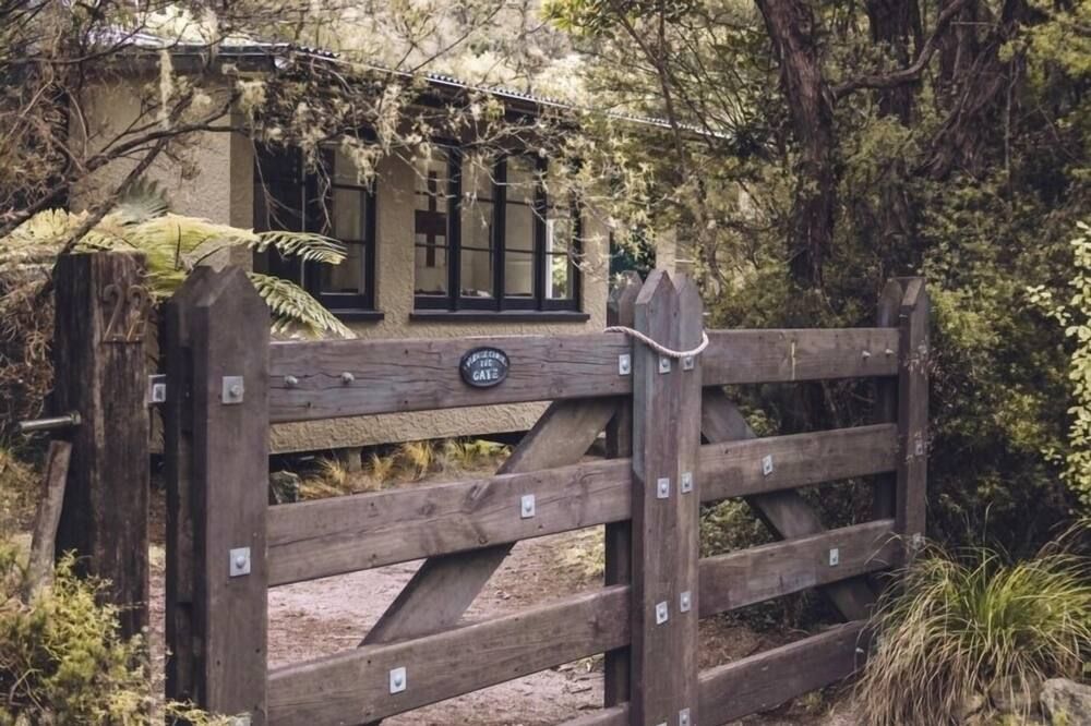 A charming Torrent Bay bach in the heart of Abel Tasman! - Marahau - Gebäude