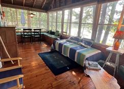 Ingall's Nook Limit 8 Cabin - Bridgton - Sala de estar