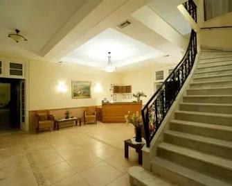 Hotel Oiti - Loutra Ypatis - Aufgang