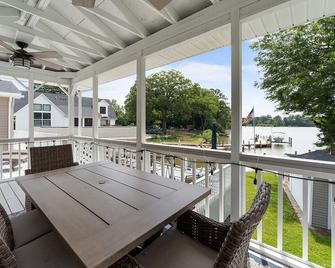 Cleaning Fee Waived On 5+ Night Stay! Hot Tub, Dock, Fire Pit Beach/Pool - Montross - Balcón
