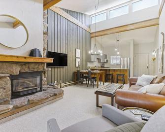Cozy Winter Park Condo Bike, Ski, and Hike! - Winter Park - Sala de estar