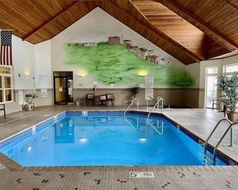 Unit 411b 1bd/ 1ba Efficiency Condo 1 Bedroom Condo by RedAwning - Birchwood - Piscina