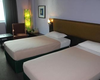 Strand Hotel - Singapore - Bedroom