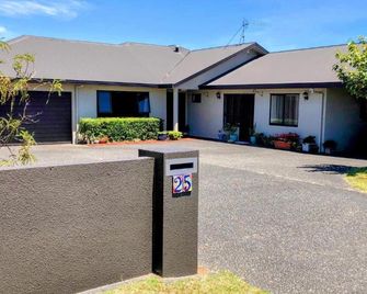 Almost Country - Taupo