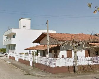 Second House Down The Street - 20 Meters From The Beach - Navegantes - Building