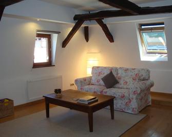 La Charente, charming apt. centrally located medieval village and walk to river - Beaulieu-sur-Dordogne - Soggiorno