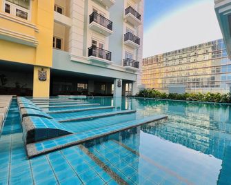 Saint Honore & Saint Dominique - Iloilo City - Pool