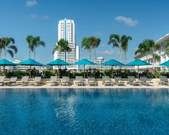 M Social Phuket - פאטונג - בריכה