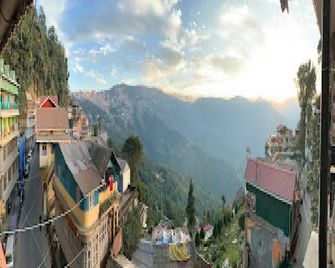 Nature View Home Stay - Darjeeling - Balcony