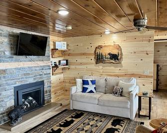 Tequila Sunrise Beachfront Cottage on Lake Huron - Alpena - Living room