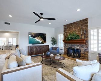 Jackrabbit Nest - Private Pool - In Scottsdale - Phoenix - Living room