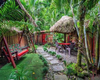 Charming 2-Person Apartment in Playa Chiquita, Puerto Viejo - Cahuita - Patio