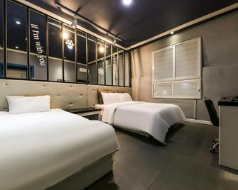 Chungju Hotel Objet - Cheongju - Bedroom