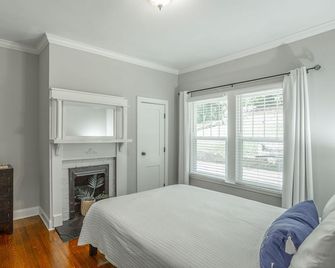 2 bedrooms, 1 bath, cozy kitchen, living room and game room/ multipurpose room. - Chattanooga - Bedroom