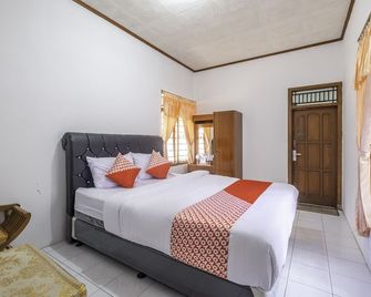 Capital O 1541 Puri Cikole Asri - Lembang - Ložnice