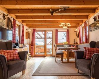 Vacation apartment, 45sqm, 2 bedrooms, max. 4 persons - Krumbach - Sala de estar