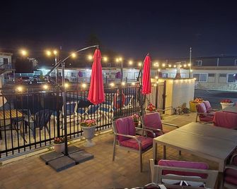 Flamingo Motel - פנטיקטון - מרפסת