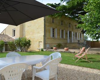 Chartreuse Between Saint Emilion And Bordeaux - Génissac - Patio