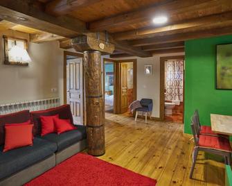 Middle Apartment, Casapirineos - Jaca - Living room