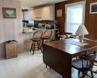 Buttermilk Bay Waterfront Retreat - Buzzards Bay - Kitchen