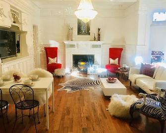 Unique , Contemporary With Hot Tub!!! - Denver - Salon