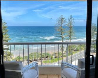 Deluxe Two Bedroom Apartment with Ocean Views - Coolum Beach - Balcony
