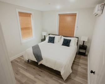 The New Premiere Downtown Luxury Loft, The Sophie - Dodge City - Bedroom