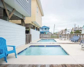 Beach Bungalow - 2 Suns - Port Aransas - Balkon